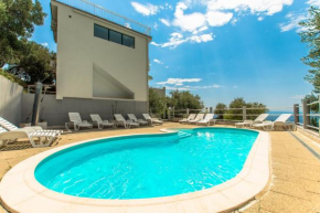 Villa Ozzi with 9 bedrooms & private Pool